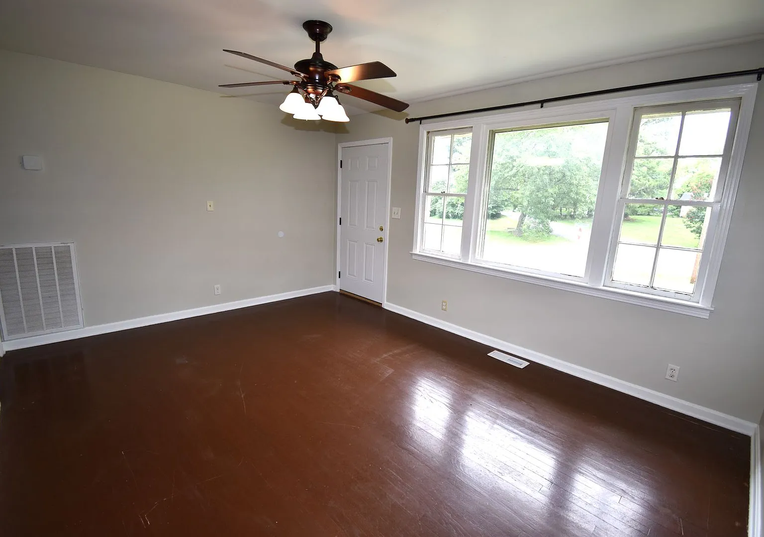 3 Bedroom Home For Rent in Sango Area! — Photo 4