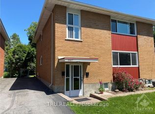 2687 Cresthill St #1, Ottawa, ON K2B 7N9