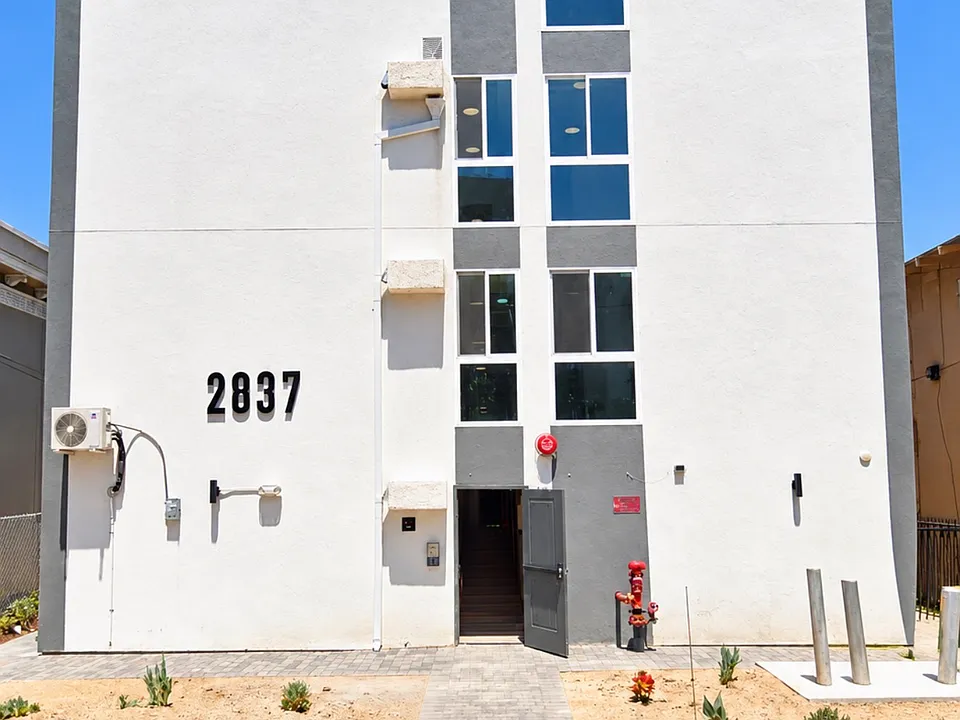 2837 San Marino St #301