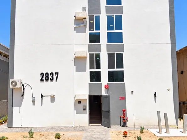 2837 San Marino St, Los Angeles, CA