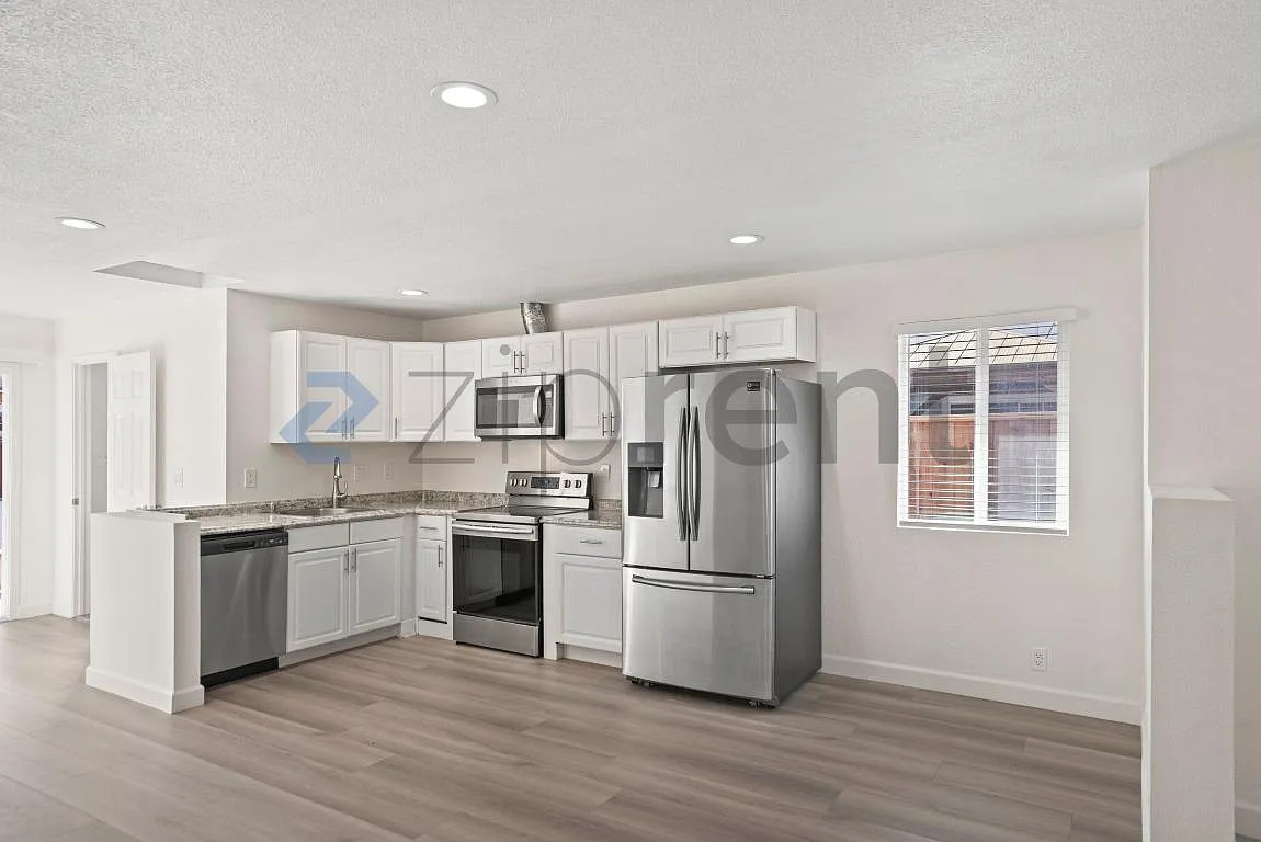 Building Photo - 3066 Nightingale Pl