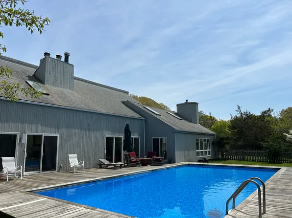 https://photos.zillowstatic.com/fp/2698e9372a7fff2ab4fc9966b64a7e04-p_e.webp