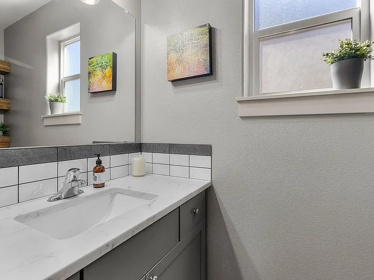 4476 SW Salmon Pl — Photo 11