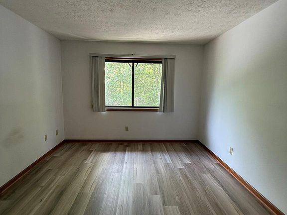 5th image of 581 Courtwood Ln APT 6