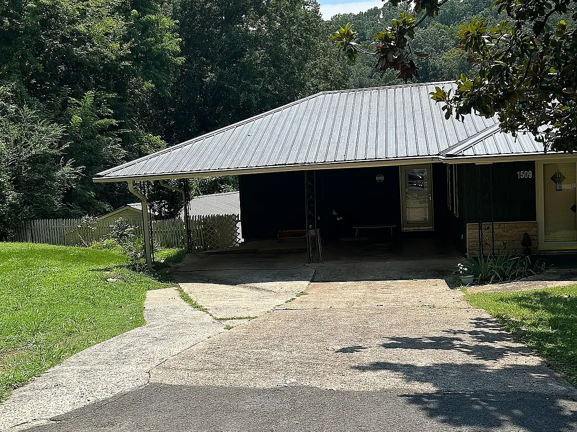1509 Circle Dr — Photo 2
