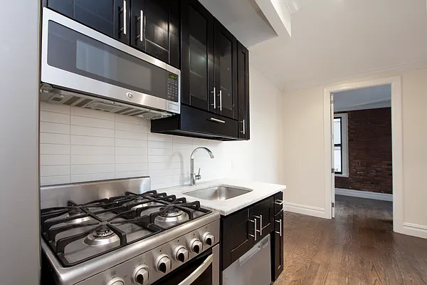 Rented by R New York | media 34