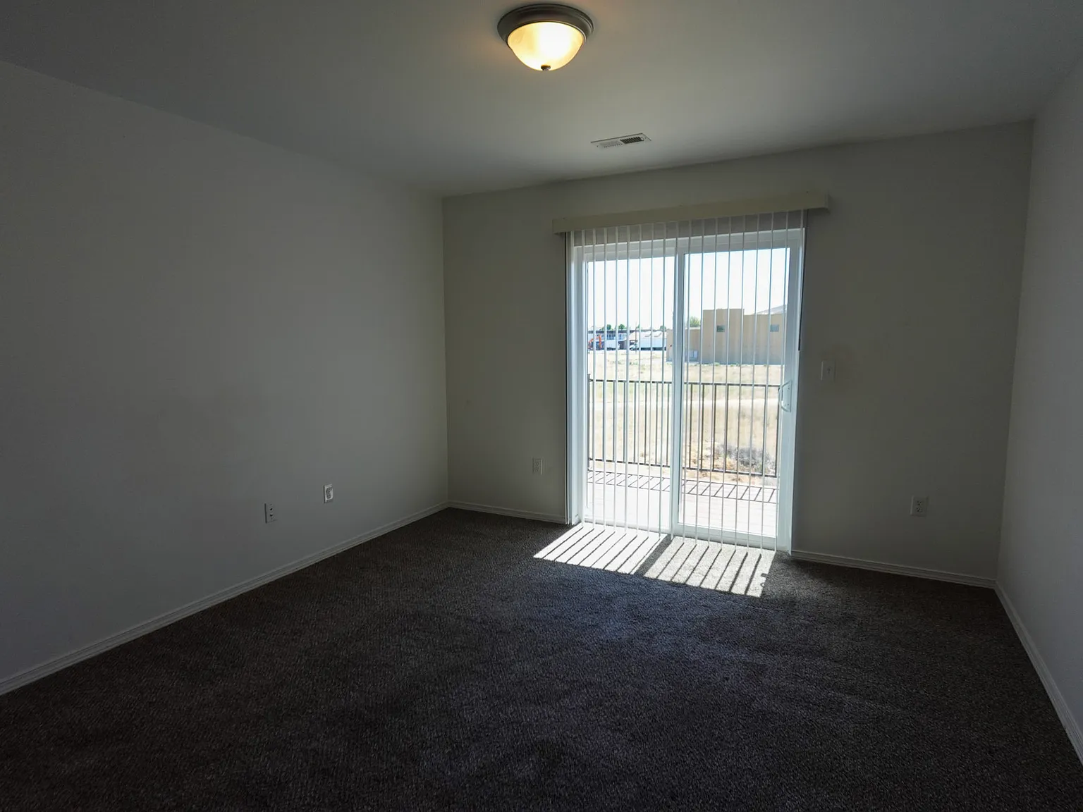 2829 W Marina Dr — Photo 2