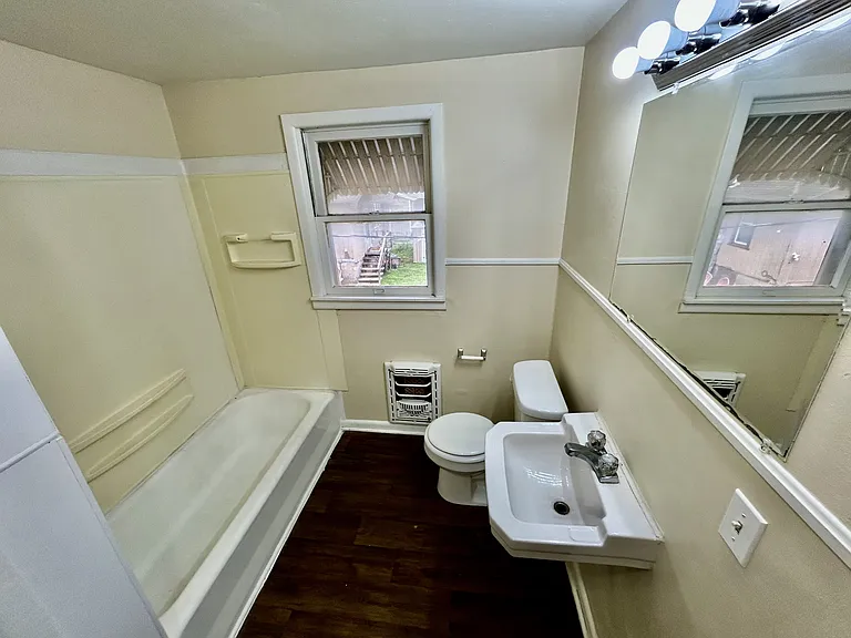 427 S Center St — Photo 7