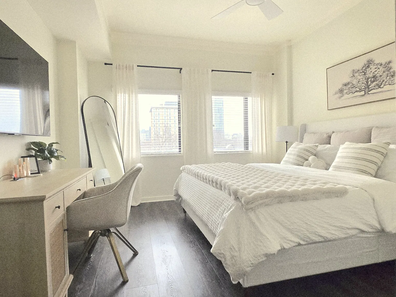 2 bed, 833 sqft, $3,000 — Photo 3