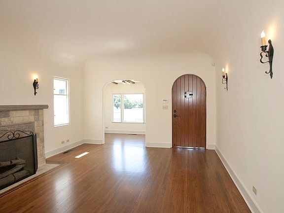 4th image of 3013 Ganahl St