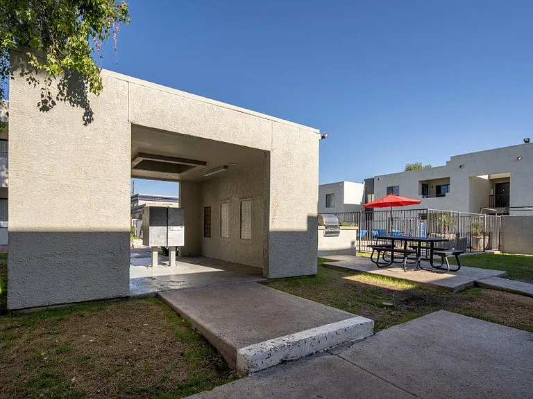 SunPointe Apartments — Photo 38