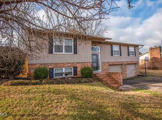 909 Brown School Rd, Maryville, TN 37804