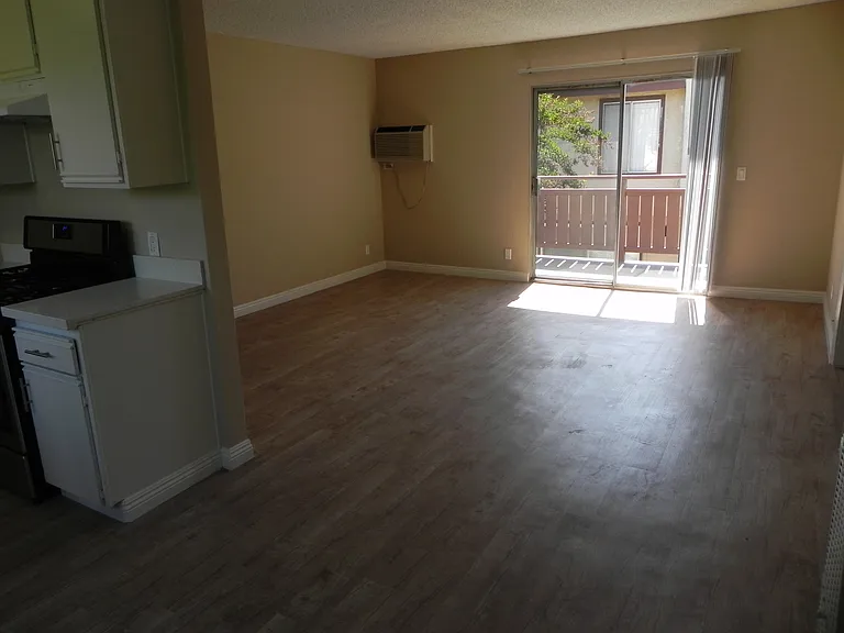 Chapman Villas Apartments — Photo 35
