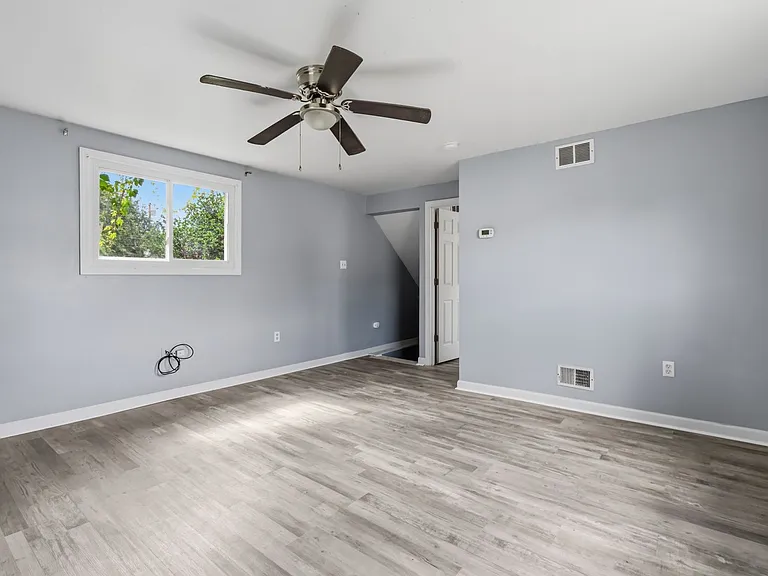 214 Campbell St — Photo 12