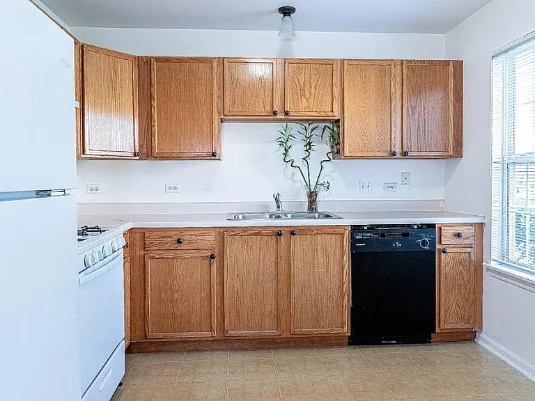 2920 Bartlett Ct — Photo 9