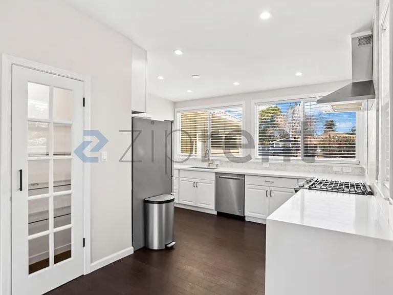 2601 Fordham St — Photo 9