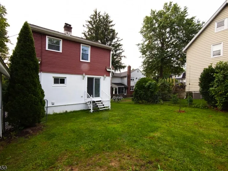 4 Oakcroft Ave — Photo 13