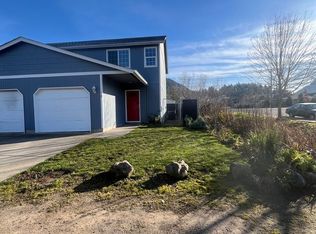 13 W 4th St, Lowell, OR 97452