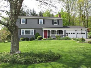 33 Chimney Dr, Bethel, CT 06801