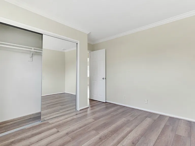 1690 E Hillcrest Dr — Photo 6