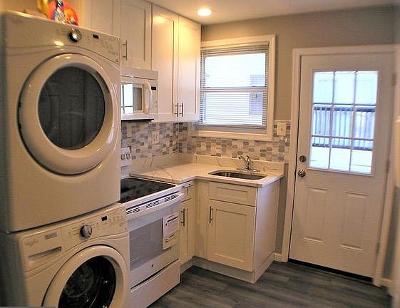 4th image of 1554 12th St S Unit B