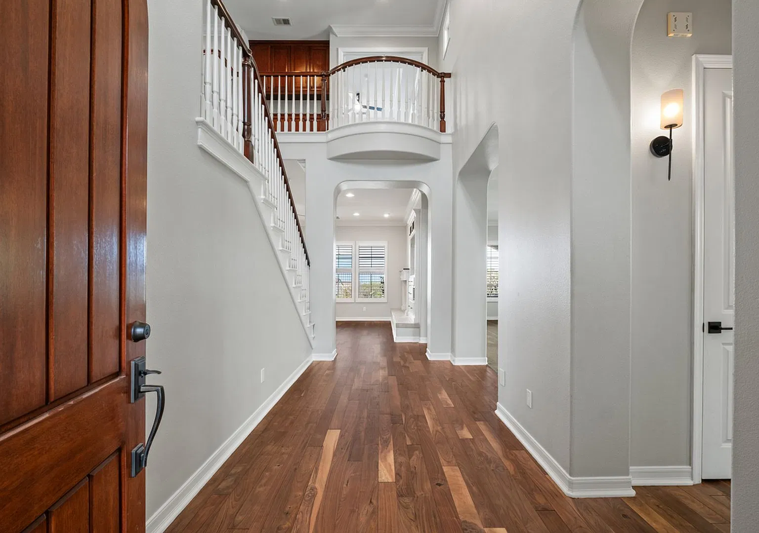 Spacious 4-Bedroom Home in Gated San Clemente Community — Photo 3