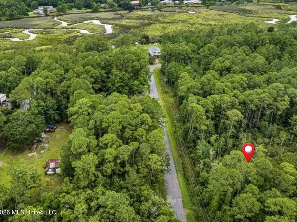29 N 18th St, Ocean Springs, MS 39564