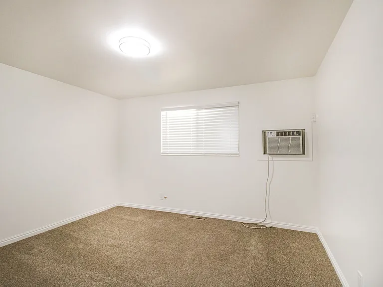 216 S 100 W #8 — Photo 12
