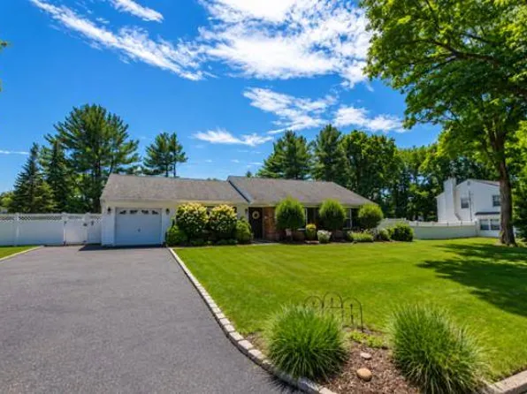 9 Singingwood Drive, Stony Brook, NY 11790