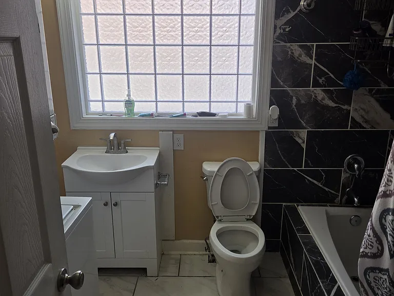 230 Northwest Ave #2 — Photo 5