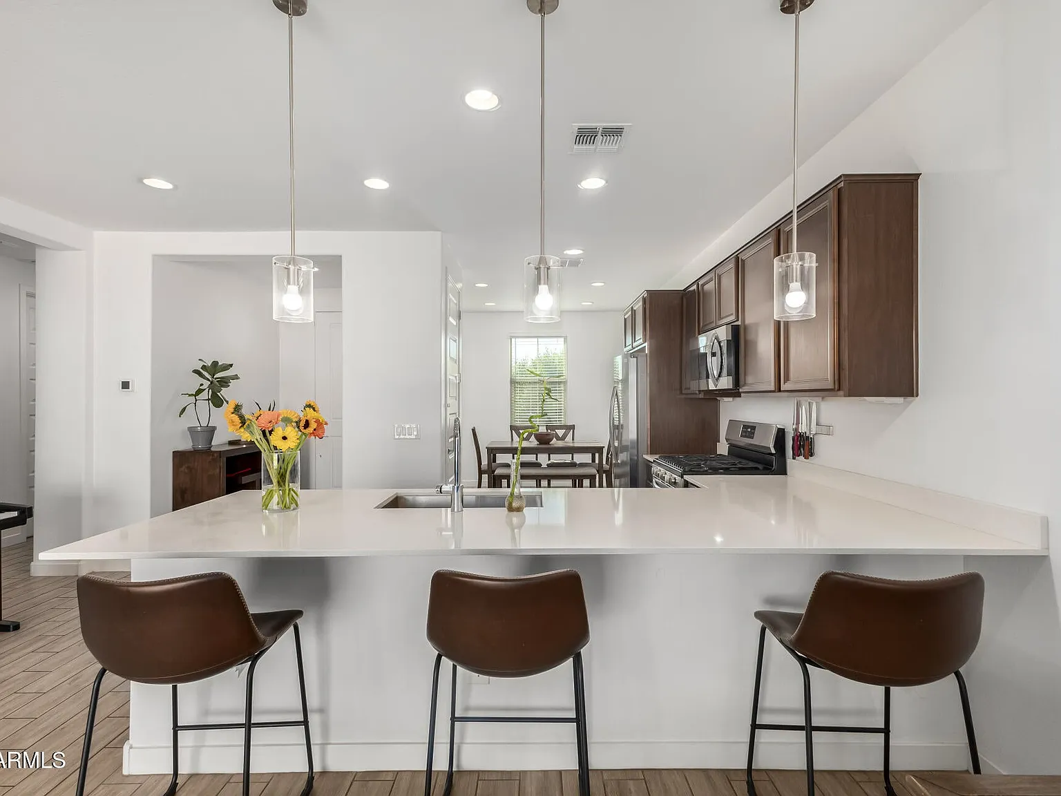 3 bed, 1400 sqft, $2,100 — Photo 3