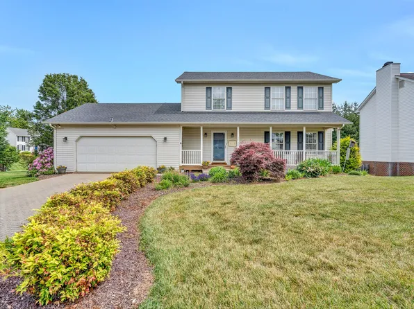 1722 Warner Pl, Vinton, VA 24179