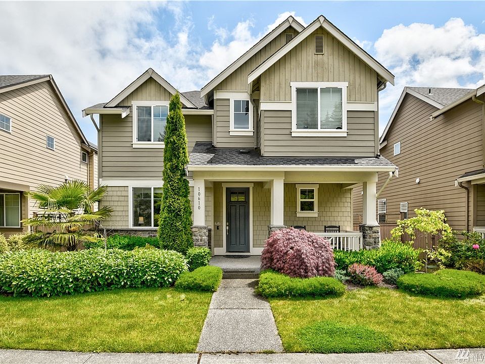 This 2013 Murray Franklyn offers a wonderful combination of today's style & warm livability