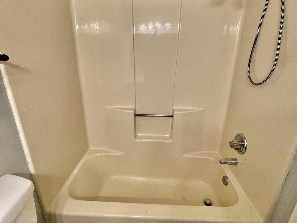 1st image of 321 Somerset Dr