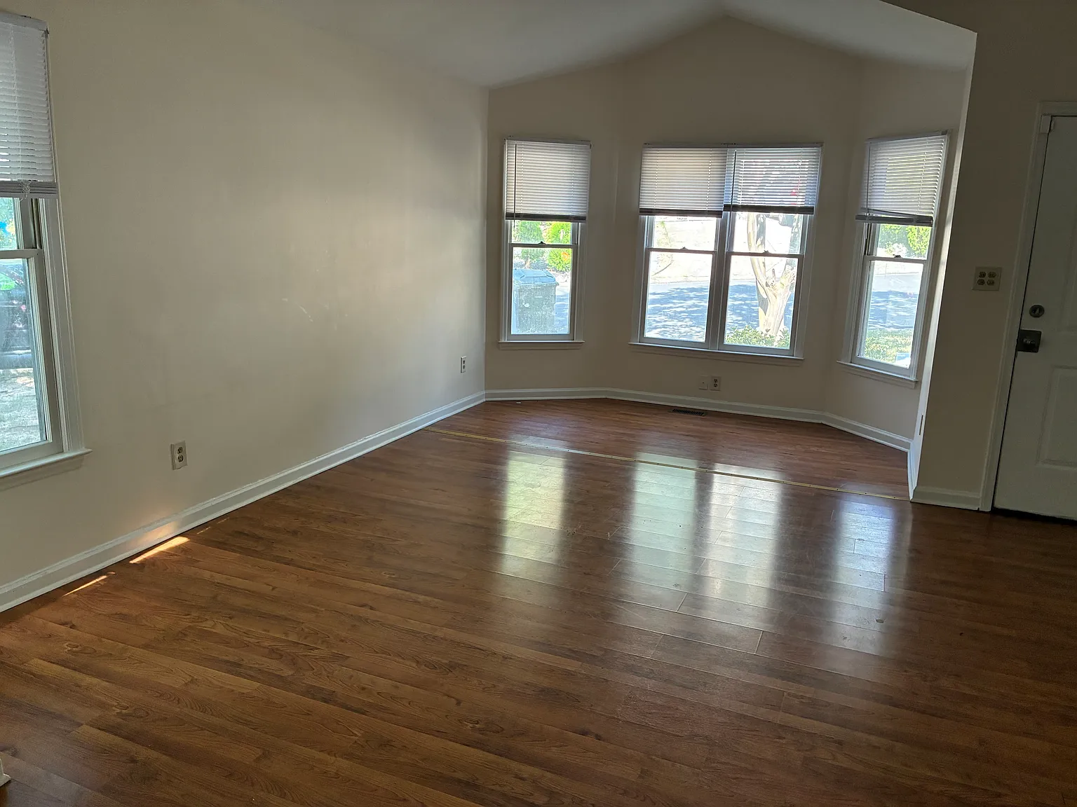 3 bed, 1500 sqft, $1,995 — Photo 2