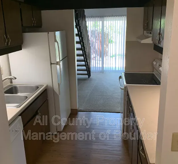 3257 Stanford Ave — Photo 6