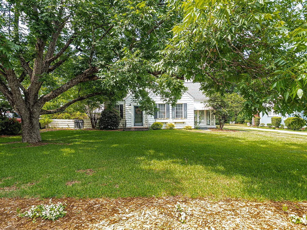 3 bed, 3.0 bath, 2980 sqft, $1,950 — Photo 3