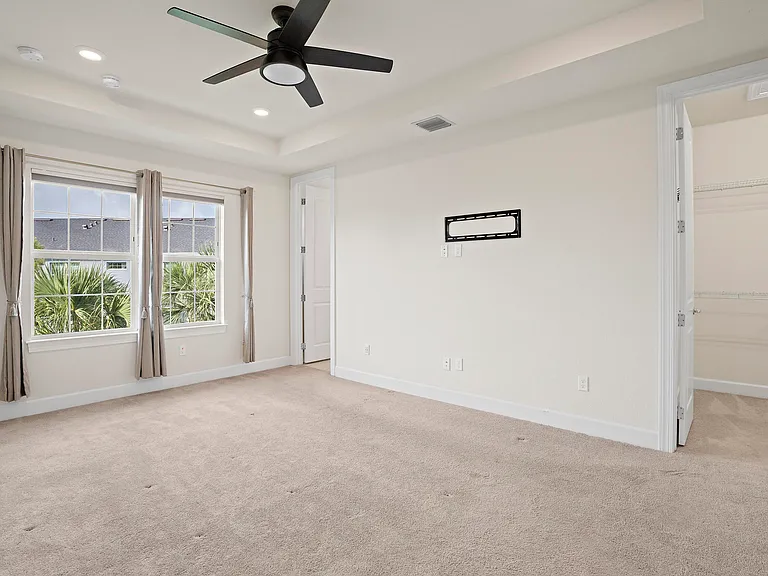 1866 SE Tarni Way — Photo 23