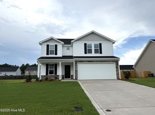 2216 Roadster Pony Ln, Hope Mills, NC 28348