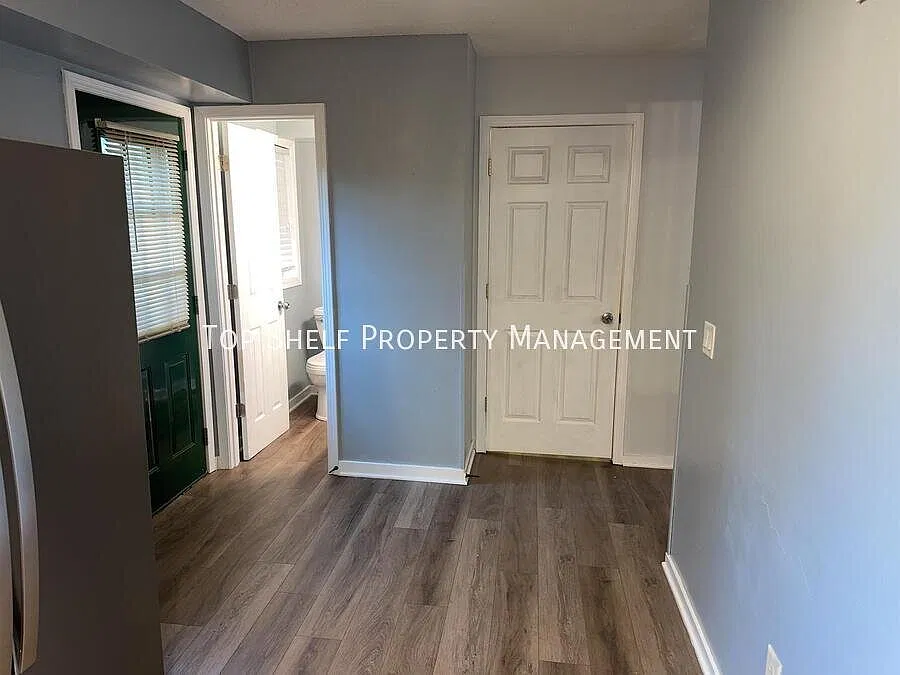 3 bed, 1.5 bath, 1300 sqft, $1,495 — Photo 3