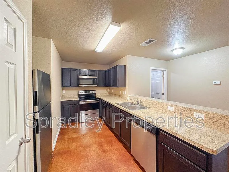 3 bed, 2.0 bath, 1206 sqft, $1,345 — Photo 4