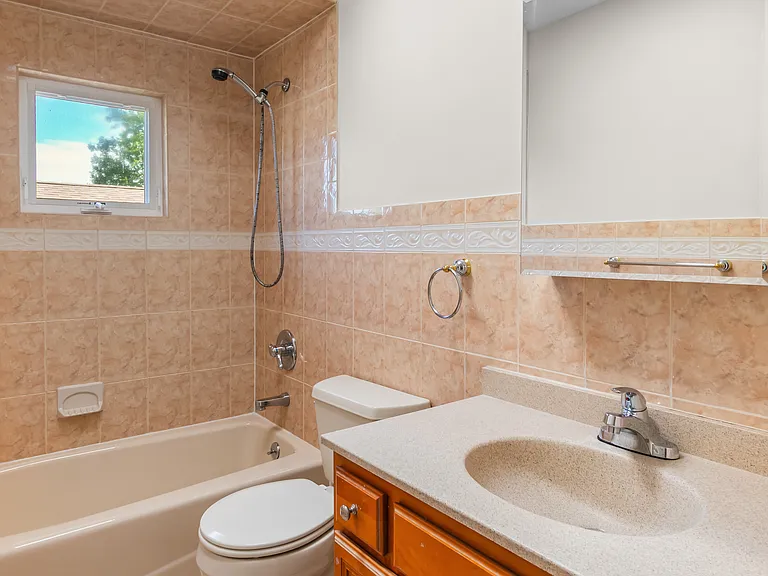 185 Martin Ave — Photo 9