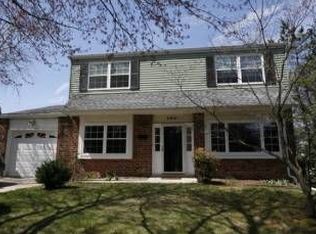 558 Vestry Cir, Philadelphia, PA 19128