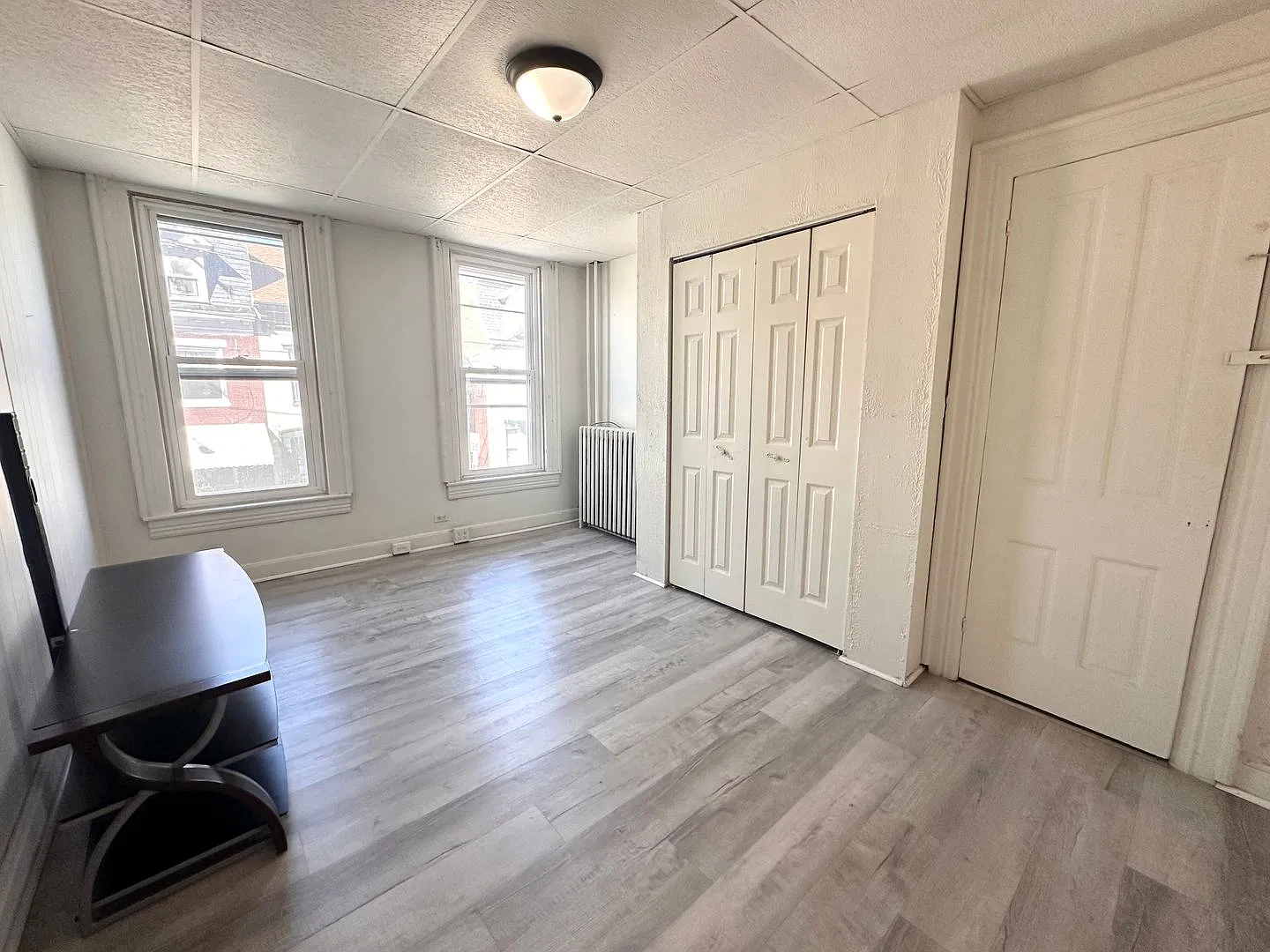 470 W King St — Photo 4