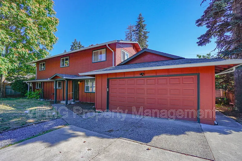 6 bed, 3.0 bath, 2511 sqft, $3,295 — Photo 2
