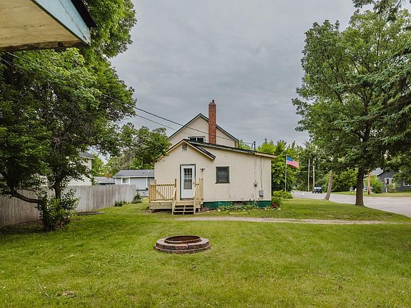 3rd image of 924 3rd Ave NE