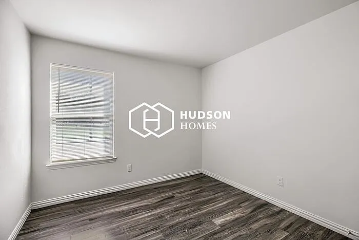 4303 Jamaica St — Photo 8