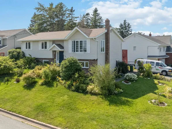 131 Pinewood Cres, Cole Harbour, NS B2V 2P9
