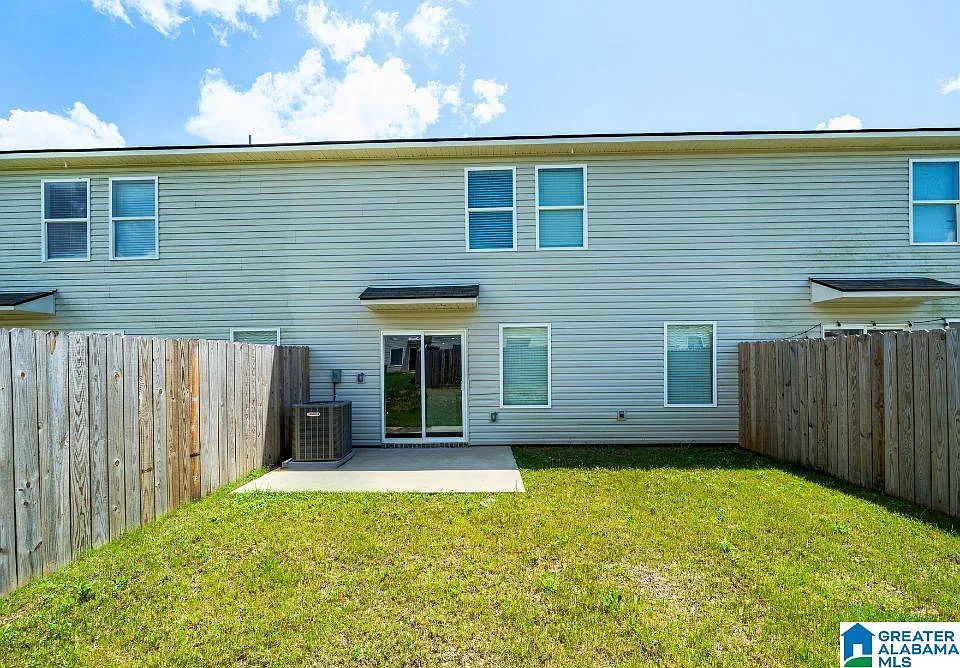 3 bed, 2.5 bath, 1484 sqft, $1,400 — Photo 3