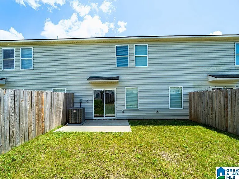 211 Driftwood Ln — Photo 3